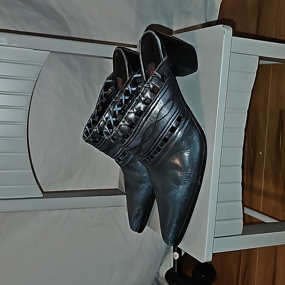 Dingo slip on shoes